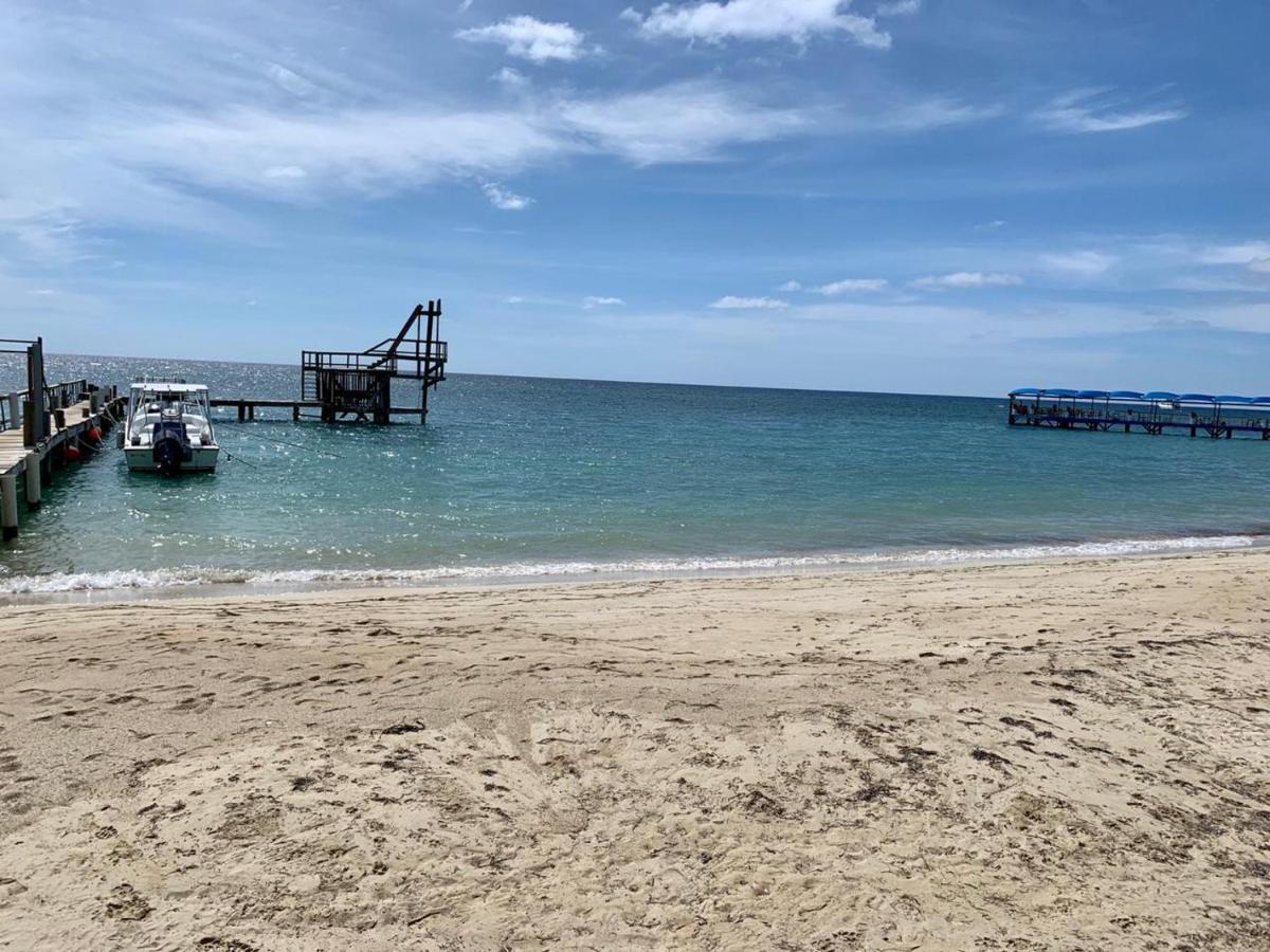 Fosters West Bay Resort Luaran gambar
