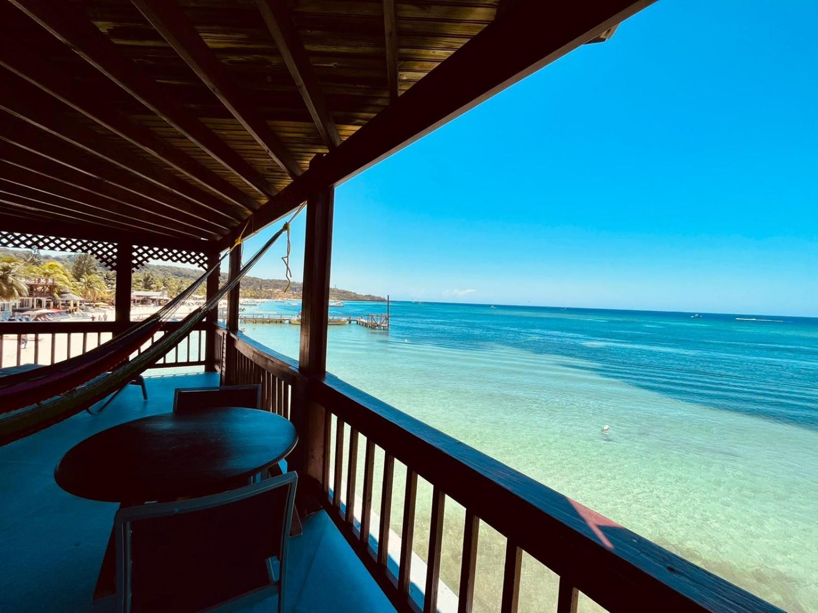 Fosters West Bay Resort Luaran gambar