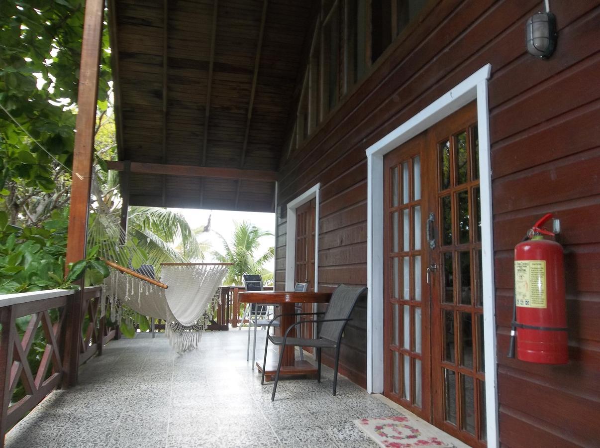 Fosters West Bay Resort Luaran gambar