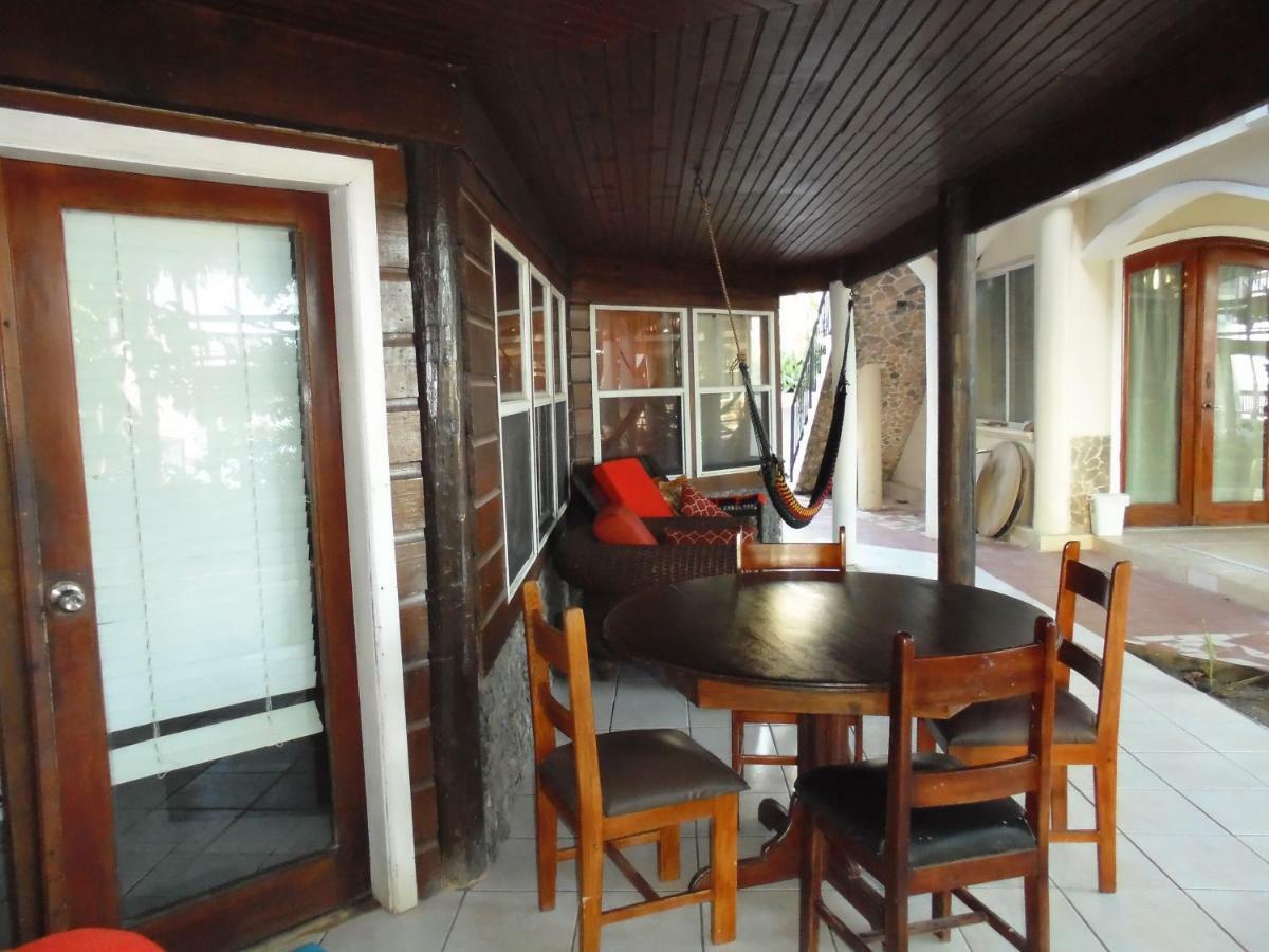 Fosters West Bay Resort Luaran gambar