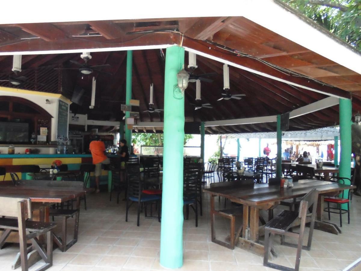 Fosters West Bay Resort Luaran gambar